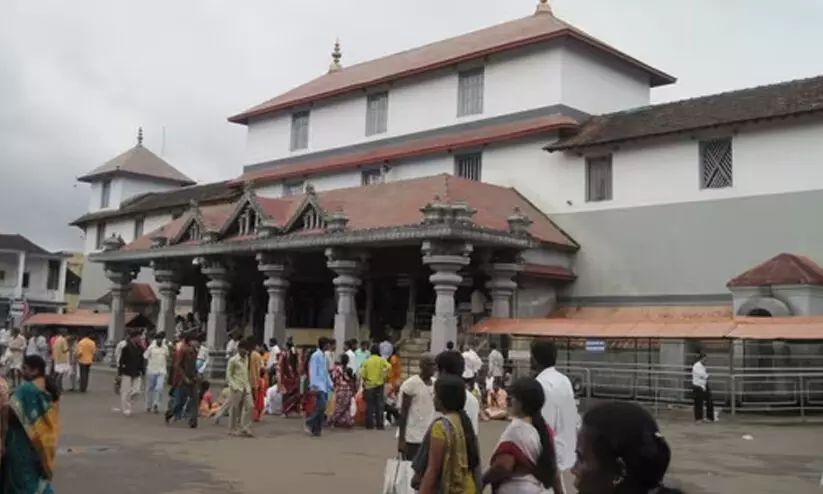 ധ​ർ​മ​സ്ഥ​ല​യി​ലേ​ക്ക് ജെ.​ഡി-​എ​സ് പ്ര​വ​ർ​ത്ത​ക​രു​ടെ കാ​ർ റാ​ലി