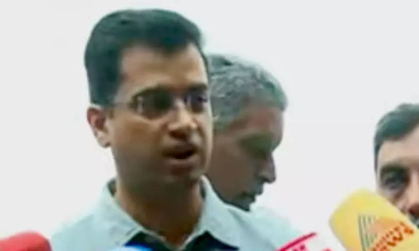 ഒടുവിൽ കോഴിക്കോട് കലക്ടർ ചുരം സന്ദർശിച്ചു: ‘ചില പരിശോധനകൾ കൂടി വേണം, ഭാരവാഹനങ്ങൾ ഇപ്പോൾ വിടാനാവില്ല’ ഒടുവിൽ കോഴിക്കോട് കലക്ടർ ചുരം സന്ദർശിച്ചു: ‘ചില പരിശോധനകൾ കൂടി വേണം, ഭാരവാഹനങ്ങൾ ഇപ്പോൾ വിടാനാവില്ല’