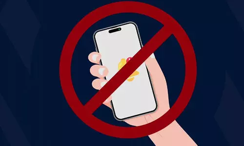 പൊ​തു സ്കൂ​ളു​ക​ളി​ൽ മൊ​ബൈ​ൽ ഉ​പ​യോ​ഗ​ത്തി​ന്​​ നി​രോ​ധ​നം
