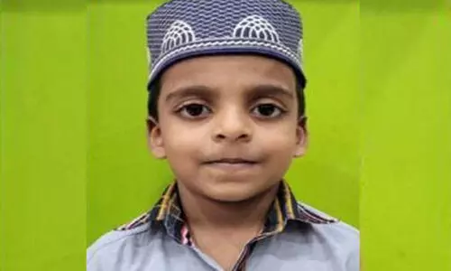 വീട്ടുവരാന്തയിലെ ഗ്രിൽസിൽ പിടിച്ചപ്പോൾ ഷോക്കേറ്റു; കണ്ണൂരിൽ അഞ്ചുവയസുകാരന് ദാരുണാന്ത്യം, വൈദ്യുതി പ്രവഹിച്ചത് ഡക്കറേഷൻ ബൾബിൽ നിന്ന്