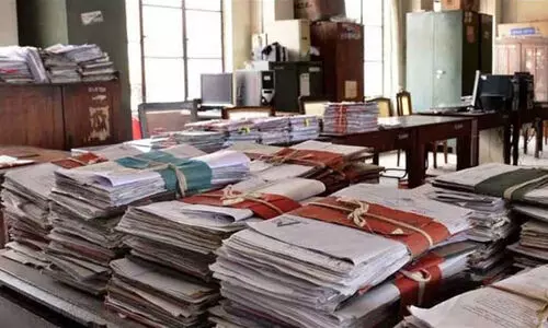 പല കേസുകളിൽ പ്രതികളായവർ സർവീസിൽ തുടരുന്നു; സർക്കാർ ജീവനക്കാർക്കെതിരായ അച്ചടക്ക നടപടി വൈകരുതെന്ന്‌ സർക്കുലർ