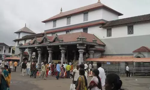 ധ​ർ​മ​സ്ഥ​ല​യി​ലേ​ക്ക് ജെ.​ഡി-​എ​സ് പ്ര​വ​ർ​ത്ത​ക​രു​ടെ കാ​ർ റാ​ലി