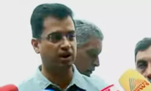 ഒടുവിൽ കോഴിക്കോട് കലക്ടർ ചുരം സന്ദർശിച്ചു: ‘ചില പരിശോധനകൾ കൂടി വേണം, ഭാരവാഹനങ്ങൾ ഇപ്പോൾ വിടാനാവില്ല’