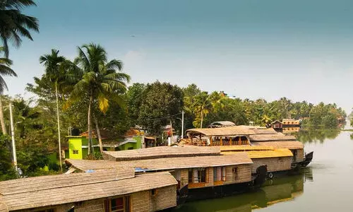 കു​മ​ര​ക​ത്ത്​ വിനോദസഞ്ചാരികൾക്ക് ഭീഷണിയായി മദ്യപ സംഘങ്ങൾ; മർദനമേറ്റ റിസോർട്ട്​ ജീവനക്കാരൻ ഗുരുതര നിലയിൽ