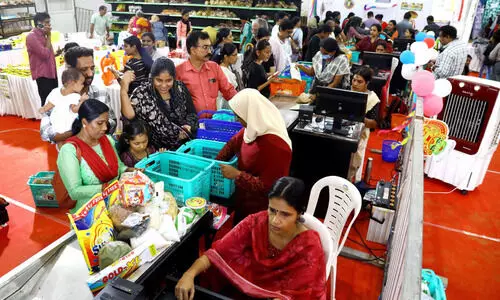 അ​രി മു​ത​ൽ അ​ട വ​​രെ, സ​ദ്യ​വ​ട്ട​ങ്ങ​ൾ​ക്കു​ള്ള ഷോ​പ്പി​ങ്​ ത​കൃ​തി