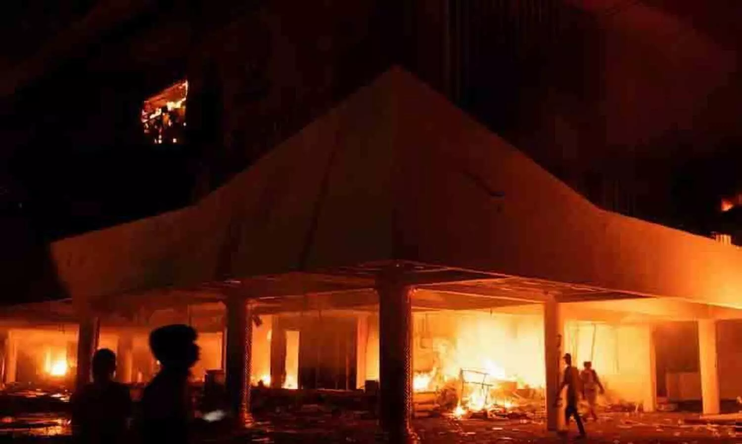 Indonesia: Mob sets fire to local parliament building