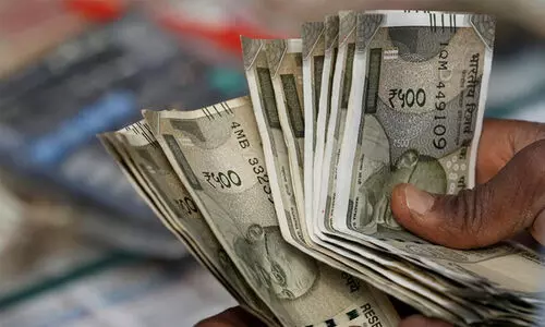 വി​നി​മ​യ​നി​ര​ക്ക്​ റെ​ക്കോ​ഡി​ൽ; ദി​ർ​ഹ​മി​ന്​ 24 രൂ​പ