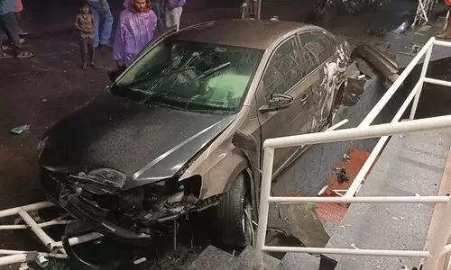 കാഞ്ഞിരപ്പള്ളിയിൽ നിയന്ത്രണം വിട്ട കാർ കെട്ടിടത്തിലേക്ക് ഇടിച്ചുകയറി; യുവാവ് മരിച്ചു