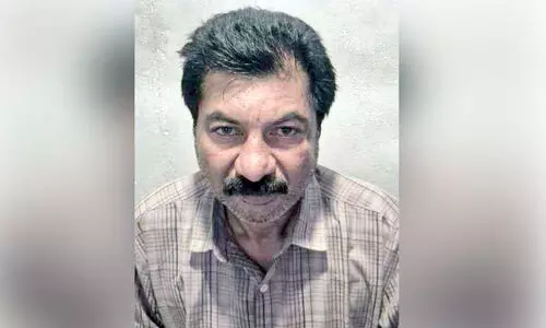 ദേഹത്തൊട്ടിച്ച് കഞ്ചാവ് കടത്ത്; ഇടുക്കി സ്വദേശി പിടിയില് ദേഹത്തൊട്ടിച്ച് കഞ്ചാവ് കടത്ത്; ഇടുക്കി സ്വദേശി പിടിയില്