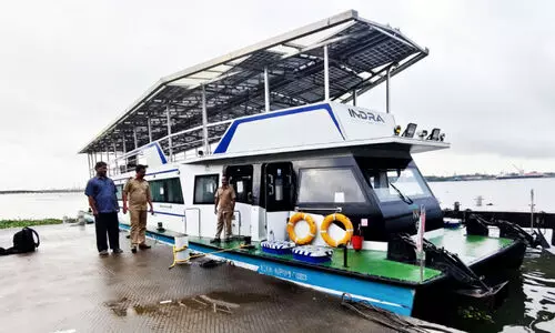 കായലും കടലും കാണാൻ പോയാലോ...