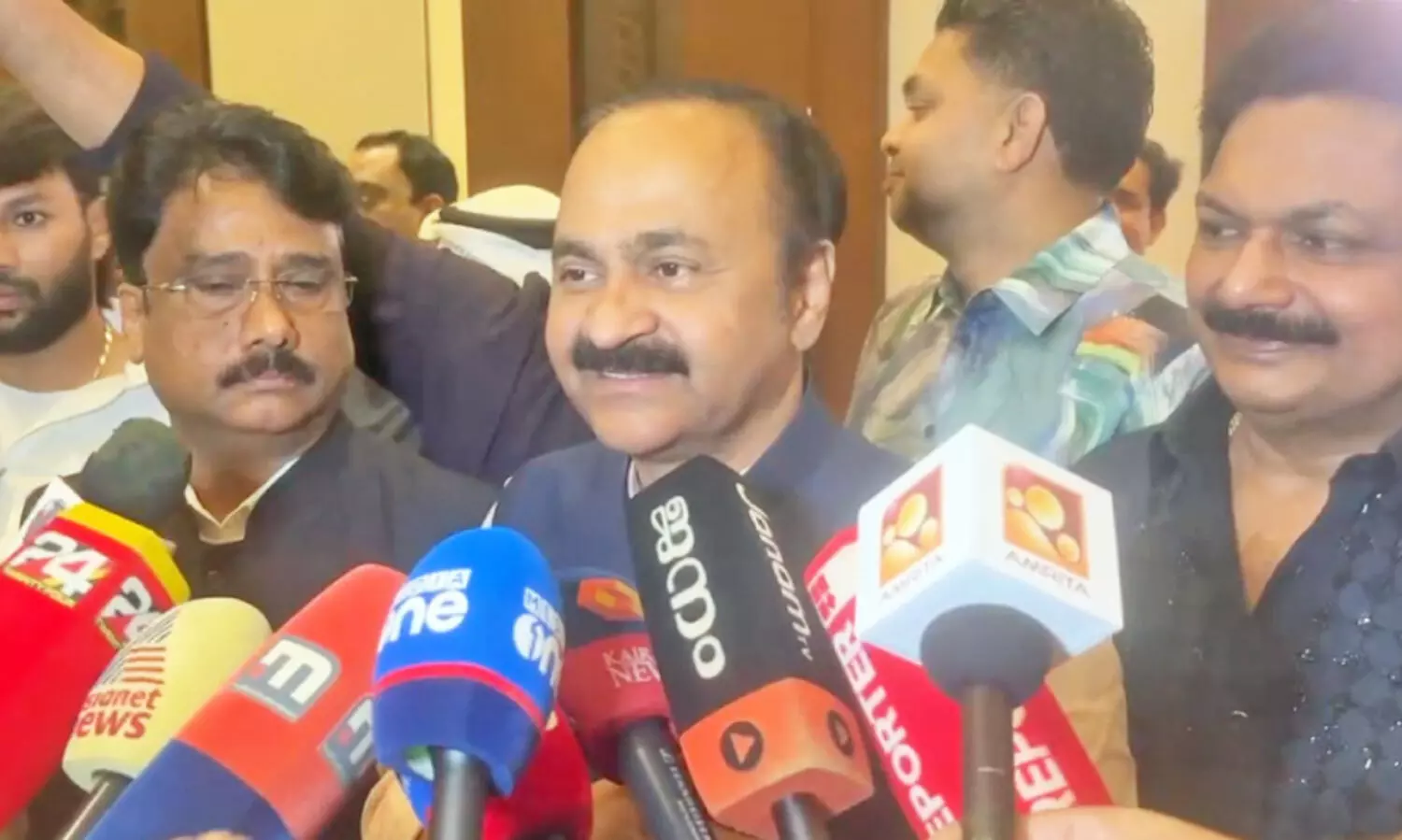 അഴിമതി മറയ്ക്കാൻ സർക്കാർ പൈങ്കിളി കഥകളിൽ ചുറ്റിത്തിരിയുന്നു -വി.ഡി. സതീശന്‍