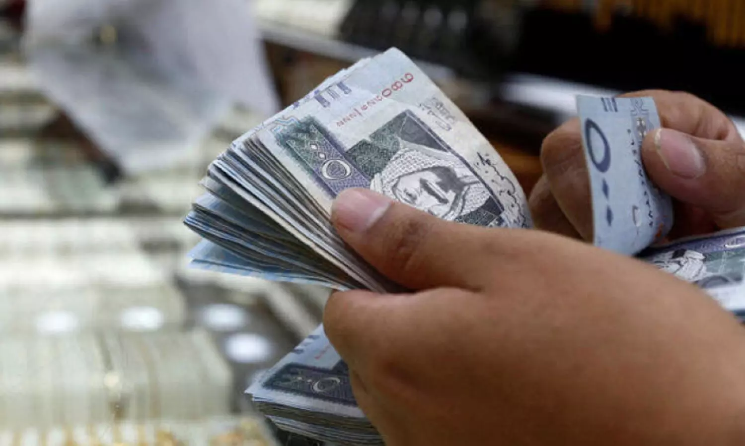 വി​ദേ​ശി​ക​ൾ നാ​ട്ടി​ലേ​ക്ക​യ​ച്ച പ​ണ​ത്തി​ൽ 15.4 ശ​ത​മാ​നം വ​ർ​ധ​ന