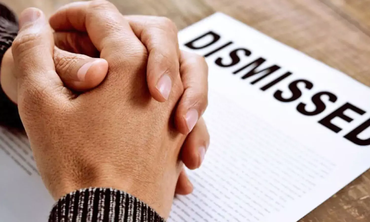 നി​യ​മ​ലം​ഘ​നം; ചെ​യ​ർ​മാ​നെ പി​രി​ച്ചു​വി​ട്ടു