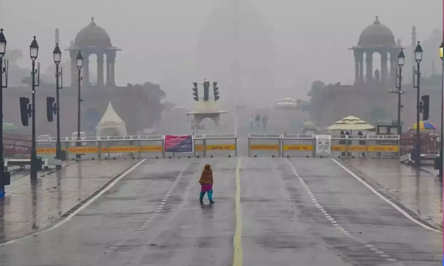 ഡ​ൽ​ഹി​യി​ൽ ക​ന​ത്ത മ​ഴ; യ​മു​ന​യി​ൽ ജ​ല​നി​ര​പ്പ് ഉ​യ​രു​ന്നു