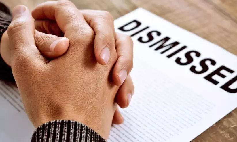 നി​യ​മ​ലം​ഘ​നം; ചെ​യ​ർ​മാ​നെ പി​രി​ച്ചു​വി​ട്ടു