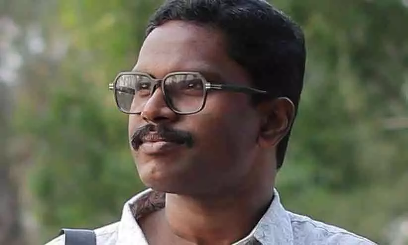 സംഘികൾ അന്വേഷിച്ച് വീട്ടുപടിക്കൽ വരെ എത്തിയിരിക്കുകയാണ്; ടി.എസ് ശ്യാംകുമാറിന് നേരെ സംഘ്പരിവാർ അധിക്ഷേപം