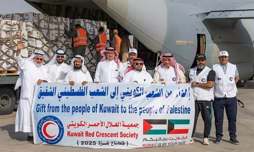 ഗസ്സക്ക് കുവൈത്തിന്റെ കൂടുതൽ സഹായം; 10 ടൺ ഭക്ഷ്യവസ്തുക്കളുമായി ആറാമത് വിമാനം ഗസ്സക്ക് കുവൈത്തിന്റെ കൂടുതൽ സഹായം; 10 ടൺ ഭക്ഷ്യവസ്തുക്കളുമായി ആറാമത് വിമാനം