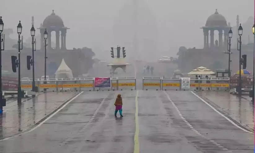 ഡ​ൽ​ഹി​യി​ൽ ക​ന​ത്ത മ​ഴ; യ​മു​ന​യി​ൽ ജ​ല​നി​ര​പ്പ് ഉ​യ​രു​ന്നു