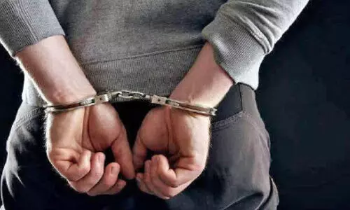 ഒ​ളി​ച്ചോ​ടി​യ ഗാ​ർ​ഹി​ക തൊ​ഴി​ലാ​ളി​ക​ൾ​ക്ക് താ​മ​സ​സൗ​ക​ര്യം ഒ​രു​ക്കി​യ​യാ​ൾ അ​റ​സ്റ്റി​ൽ