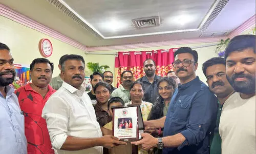 ബി​ജു ആ​ൻ​ഡ്രൂ​സി​ന് വാ​ക​ത്താ​നം അ​സോ​സി​യേ​ഷ​ൻ യാ​ത്ര​യ​യ​പ്പ്