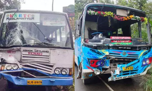 ബസുകൾ കൂട്ടിയിടിച്ച് 10 പേർക്ക് പരിക്ക് ബസുകൾ കൂട്ടിയിടിച്ച് 10 പേർക്ക് പരിക്ക്