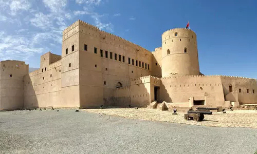 റു​സ്താ​ഖ് കോ​ട്ട പു​ന​രു​ദ്ധാ​ര​ണം പു​രോ​ഗ​മി​ക്കു​ന്നു; 2027 ന​വം​ബ​ർ​വ​രെ നീ​ളു​ന്ന​താ​ണ് പ​ദ്ധ​തി