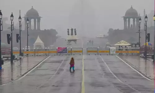 ഡ​ൽ​ഹി​യി​ൽ ക​ന​ത്ത മ​ഴ; യ​മു​ന​യി​ൽ ജ​ല​നി​ര​പ്പ് ഉ​യ​രു​ന്നു