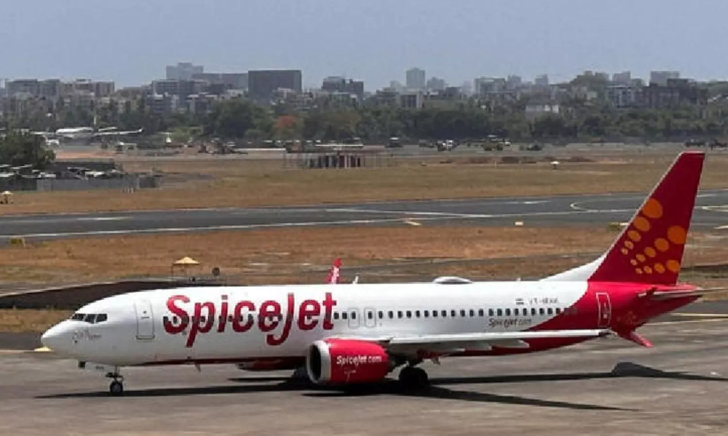 സ്‌പൈസ് ജെറ്റ് വിമാനത്തിന് സാങ്കേതിക തകരാർ;   പുണെയിൽ അടിയന്തര ലാൻഡിങ്