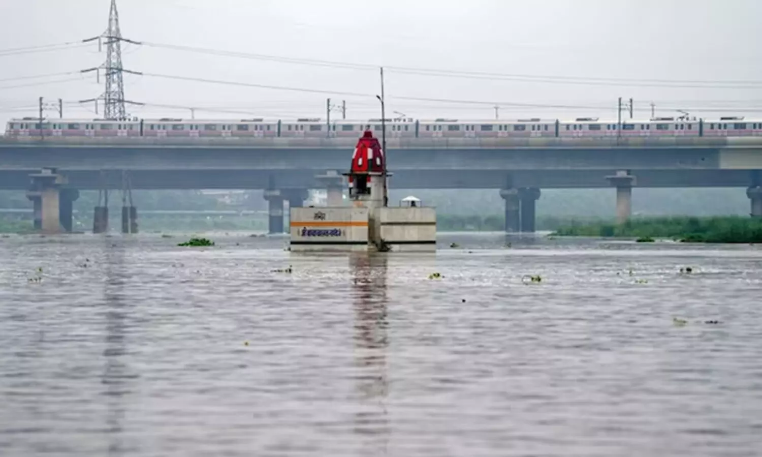 യമുന നദിയിൽ ജലനിരപ്പ് ഉയരുന്നു; ഡൽഹിയിൽ പ്രളയ മുന്നറിയിപ്പ്