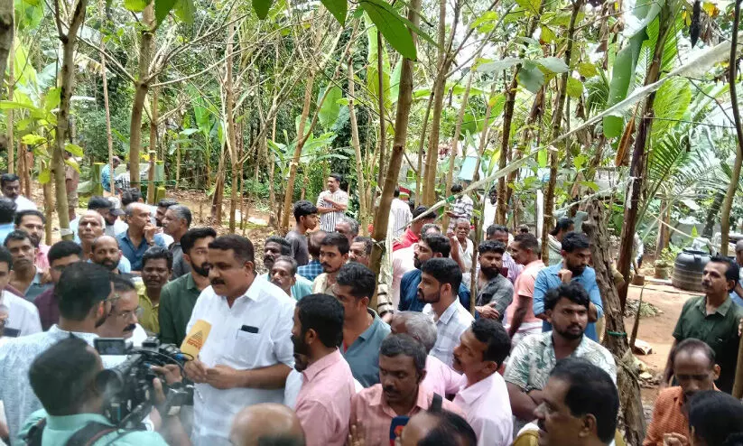 ആനകളെക്കൊണ്ട് പൊറുതിമുട്ടി ജനം; ന​ട​പ​ടി​യെ​ടു​ക്കാ​തെ വ​നം​വ​കു​പ്പ്​