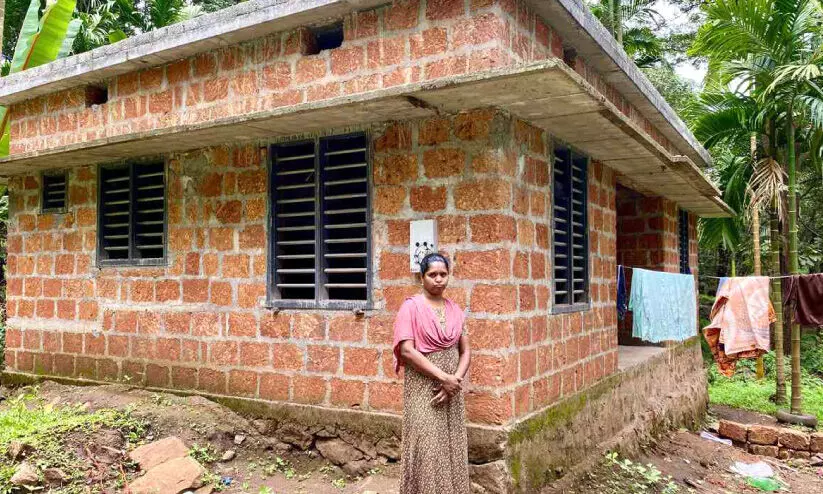 ഐ.ടി.ഡി.പിയുടെ ഉടക്ക്; ഗീതയുടെ വീട് പാതിവഴിയിൽ ഐ.ടി.ഡി.പിയുടെ ഉടക്ക്; ഗീതയുടെ വീട് പാതിവഴിയിൽ