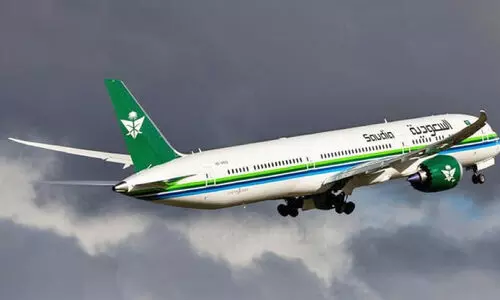 ല​ണ്ട​നി​ൽ ലാ​ൻ​ഡ് ചെ​യ്ത സൗ​ദി​യ വി​മാ​ന​ത്തി​ൽ യാ​ത്ര​ക്കാ​ര​ൻ വാ​തി​ൽ തു​റ​ക്കാ​ൻ ശ്ര​മി​ച്ചു