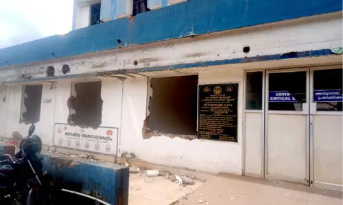 താ​ലൂ​ക്ക് ആ​ശു​പ​ത്രി അ​ൺ​ഫി​റ്റ് കെ​ട്ടി​ടം പൊ​ളി​ച്ചു​മാ​റ്റ​ൽ വേ​ഗ​ത്തി​ൽ