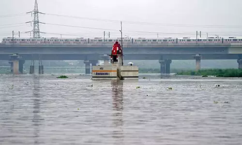 യമുന നദിയിൽ ജലനിരപ്പ് ഉയരുന്നു; ഡൽഹിയിൽ പ്രളയ മുന്നറിയിപ്പ്