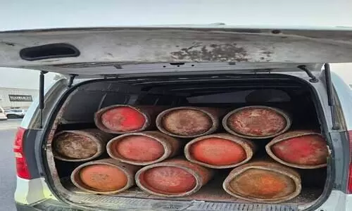 അനധികൃത ഗ്യാസ്​ സിലിണ്ടർ കടത്തിയ മിനിബസ്​​ പിടികൂടി