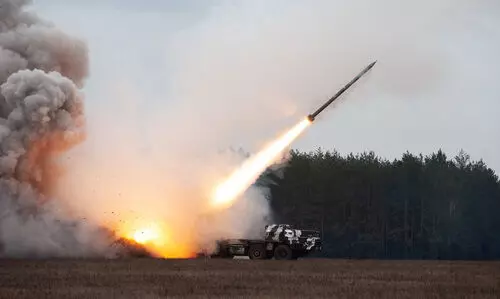 സൗദി എണ്ണ ടാങ്കറിന് സമീപം ഹൂത്തി മിസൈൽ