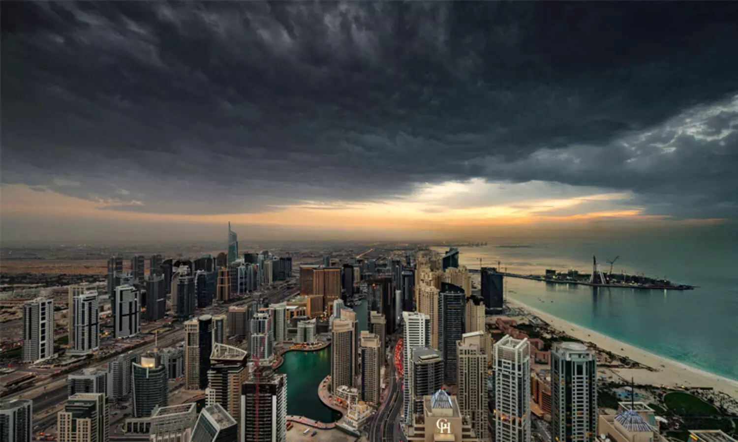 അ​സ്ഥി​ര കാ​ലാ​വ​സ്ഥ; വി​വി​ധ സ്ഥ​ല​ങ്ങ​ളി​ൽ മ​ഴ​ക്ക്​ സാ​ധ്യ​ത