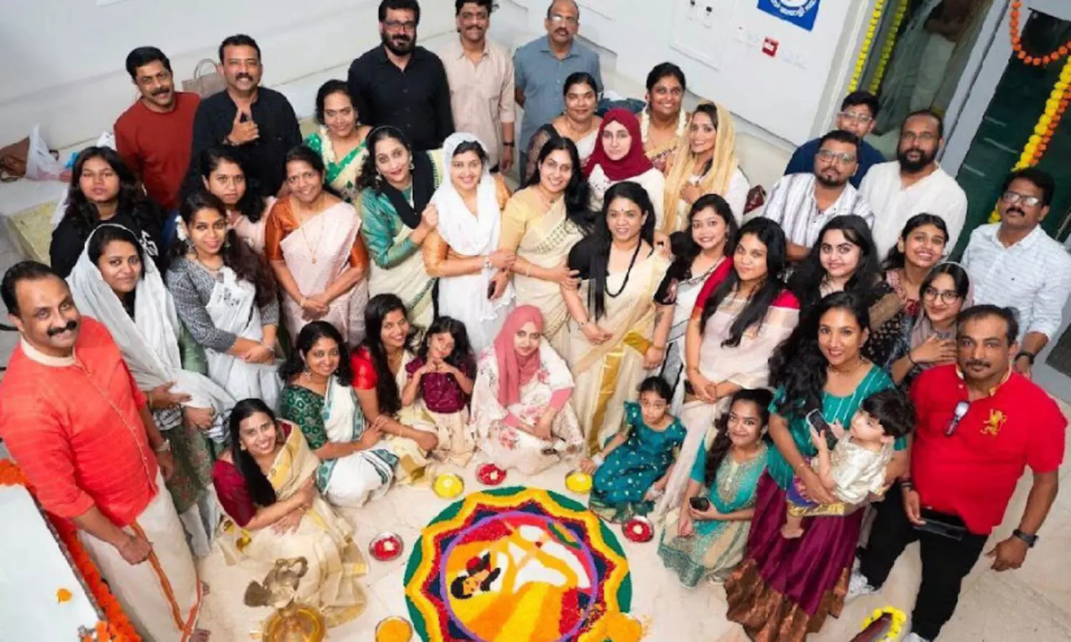 മ​ല​യാ​ളി സ​മാ​ജം വ​നി​ത വി​ഭാ​ഗം അ​ത്ത​പ്പൂ​ക്ക​ള​മൊ​രു​ക്കി