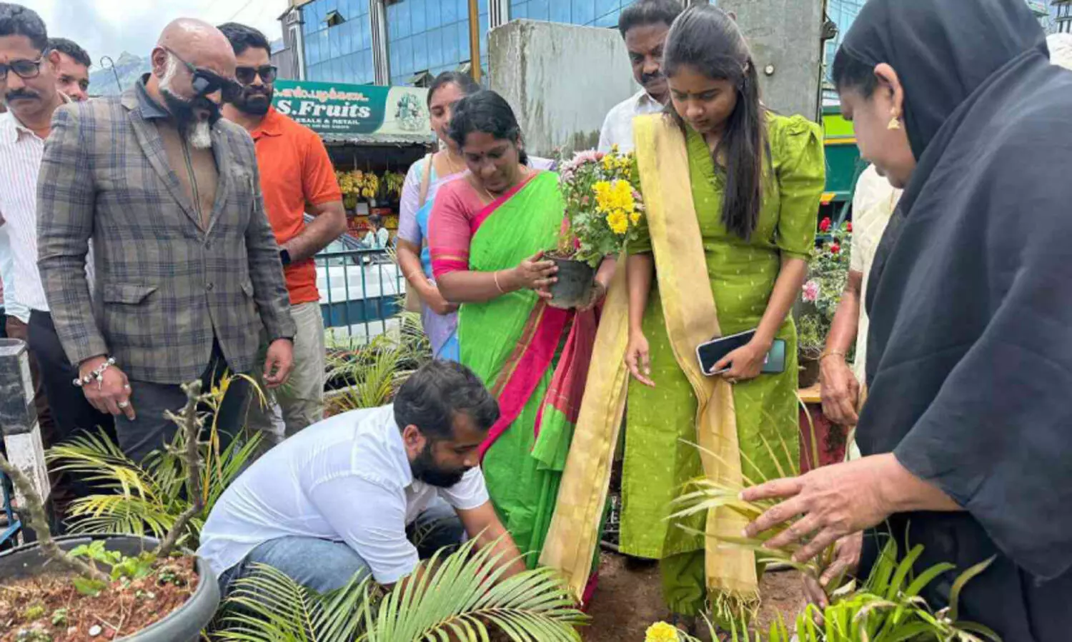 ന​ഗ​ര ഹ​രി​ത​വ​ത്ക​ര​ണ കാ​മ്പ​യി​ൻ