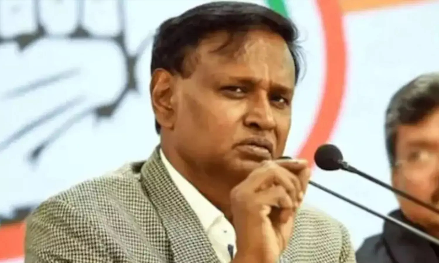 റഷ്യൻ എണ്ണയിൽ നിന്ന് ഇന്ത്യയിലെ ബ്രാഹ്‌മണര്‍ ലാഭം കൊയ്യുന്നുവെന്ന യു.എസ് പരാമർശത്തെ പിന്തുണച്ച് കോണ്‍ഗ്രസ് നേതാവ്