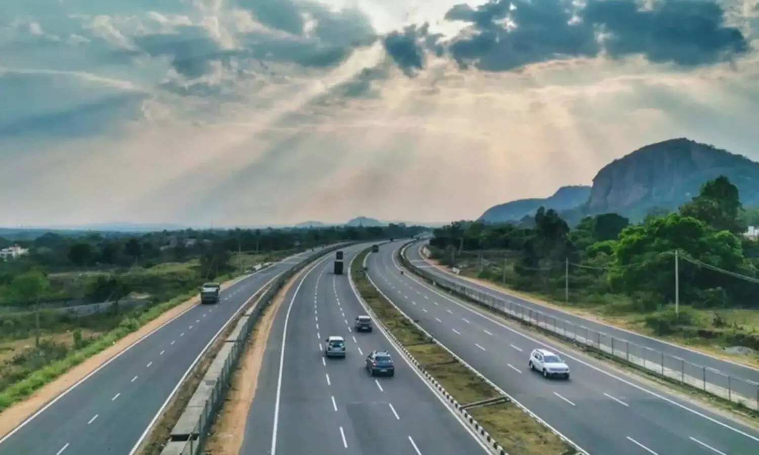 ഇനി ടോളടക്കാൻ ബ്രേക്കിടേണ്ട; ആദ്യഘട്ടം 25 ടോൾ   ബൂത്തുകളിൽ