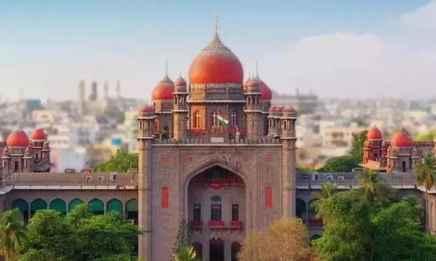 ഭർത്താവിനെ കാണാതായി രണ്ടുപതിറ്റാണ്ട്, കാൻസർ ബാധിത: ജീവനക്കാരന്റെ ആനുകൂല്യങ്ങൾ തടഞ്ഞുവെക്കരുതെന്ന് ബാങ്കിനോട് കോടതി