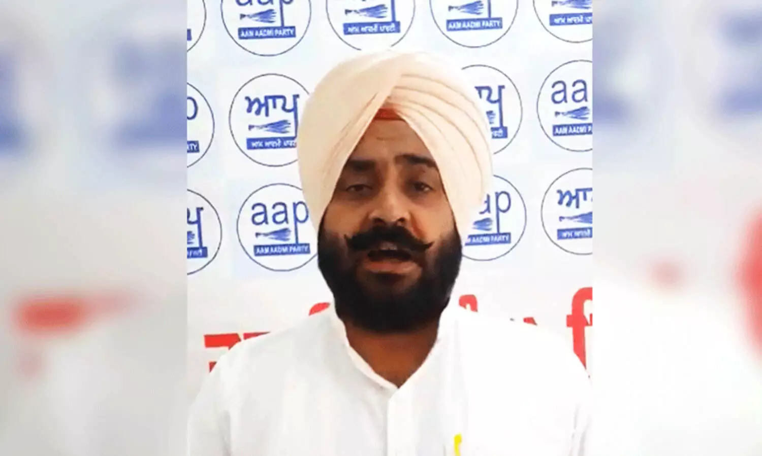 ബലാത്സംഗക്കേസിൽ അറസ്റ്റിലായ ആപ്   എം.എൽ.എ പൊലീസ് കസ്റ്റഡിയിൽ നിന്ന് രക്ഷപ്പെട്ടു