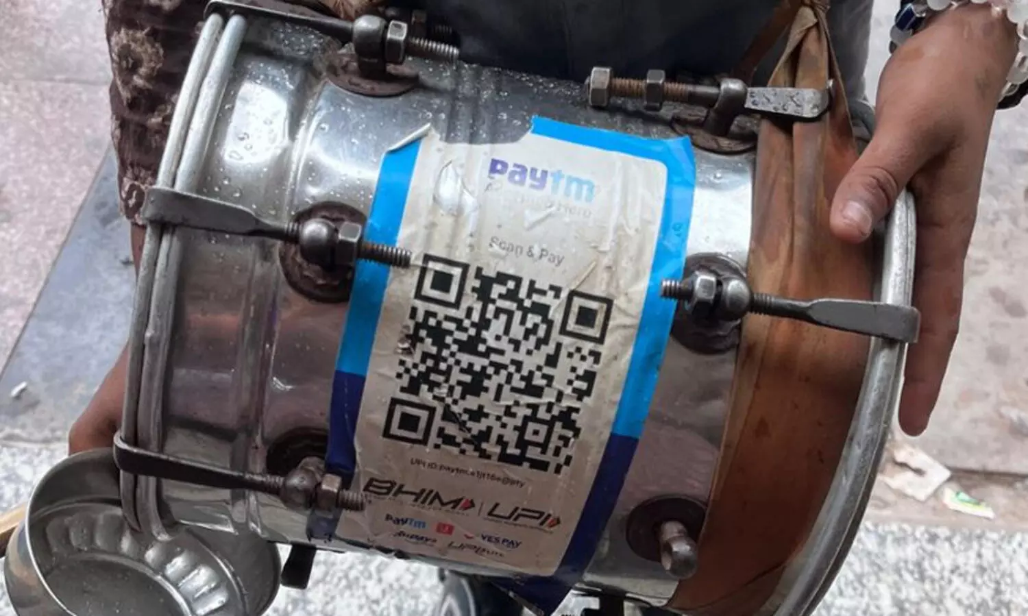 ചില്ലറയില്ലെങ്കിൽ വേണ്ട, ക്യൂ.ആർ ഉണ്ട്; ഡിജിറ്റലായി ഭിക്ഷാടനവും