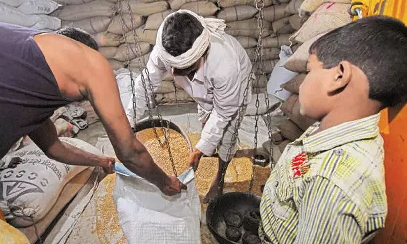 ഓണത്തിന് സ്പെഷൽ അരി; റേഷനിൽ ഇത്തവണ വൻവെട്ട് ഓണത്തിന് സ്പെഷൽ അരി; റേഷനിൽ ഇത്തവണ വൻവെട്ട്