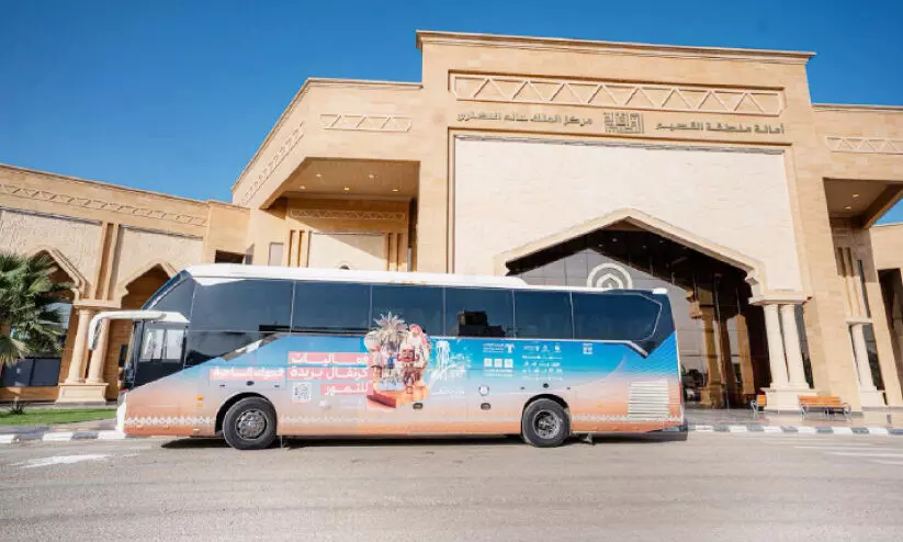 ബുറൈദ ഈത്തപ്പഴ മേളയിൽ ടൂറിസ്റ്റ് ബസ് സർവിസ് ആരംഭിച്ചു ബുറൈദ ഈത്തപ്പഴ മേളയിൽ ടൂറിസ്റ്റ് ബസ് സർവിസ് ആരംഭിച്ചു