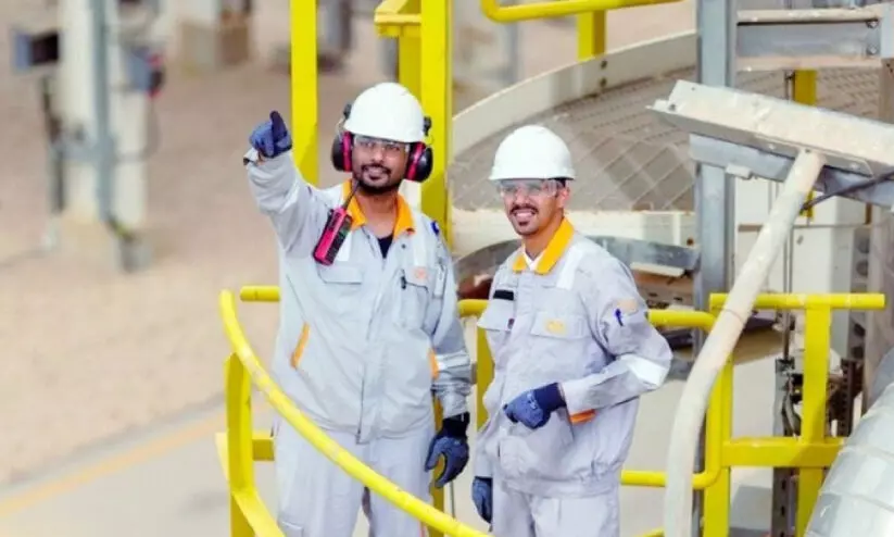 40 തസ്തികകളിൽ പ്രഫഷനൽ ലൈസൻസ് നിർബന്ധം; ഉത്തരവ് പ്രാബല്യത്തിൽ 40 തസ്തികകളിൽ പ്രഫഷനൽ ലൈസൻസ് നിർബന്ധം; ഉത്തരവ് പ്രാബല്യത്തിൽ