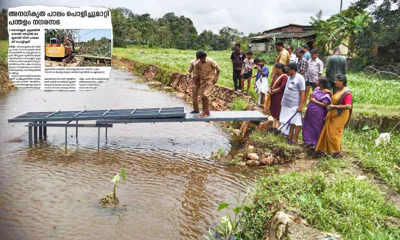 പൊളിച്ചു, നിർമിച്ചു, വീണ്ടും പൊളിച്ചു; ഉ​ള​യ​മ​ഠം ഭാ​ഗ​ത്ത് സ്വ​കാ​ര്യ​വ്യ​ക്തി പ​ണി​ത ഇ​രു​മ്പു​പാ​ല​മാ​ണ്​ ന​ഗ​ര​സ​ഭ പൊ​ളി​ച്ച​ത്