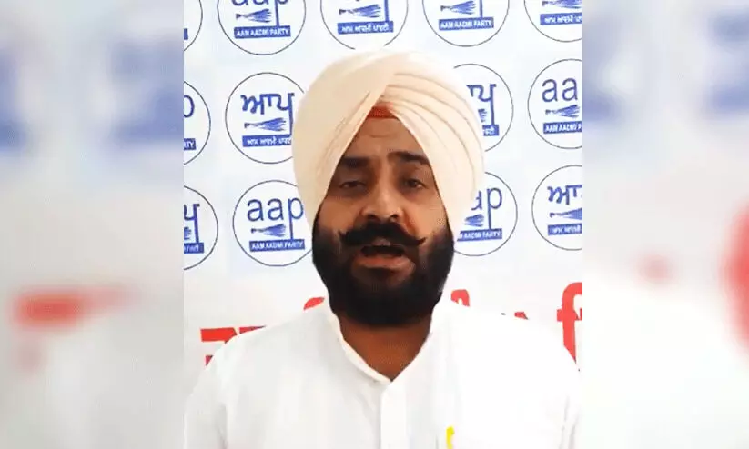 ബലാത്സംഗക്കേസിൽ അറസ്റ്റിലായ ആപ്   എം.എൽ.എ പൊലീസ് കസ്റ്റഡിയിൽ നിന്ന് രക്ഷപ്പെട്ടു