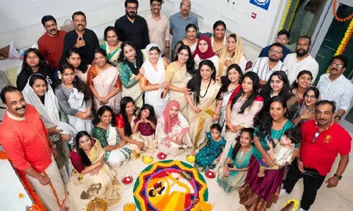 മ​ല​യാ​ളി സ​മാ​ജം വ​നി​ത വി​ഭാ​ഗം അ​ത്ത​പ്പൂ​ക്ക​ള​മൊ​രു​ക്കി